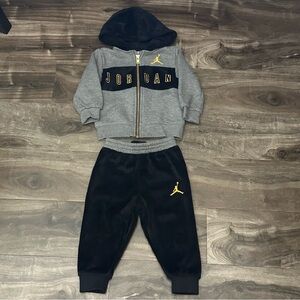Jordan Kids Gray & Black Jogger Set with Gold Jumpman Size 12 Months